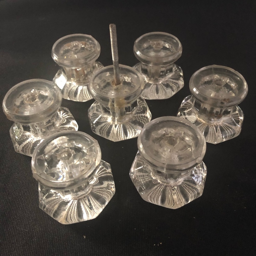 Vintage Clear Glass Door Knobs – Floral Design – Set of 7 - Picture 3 of 9